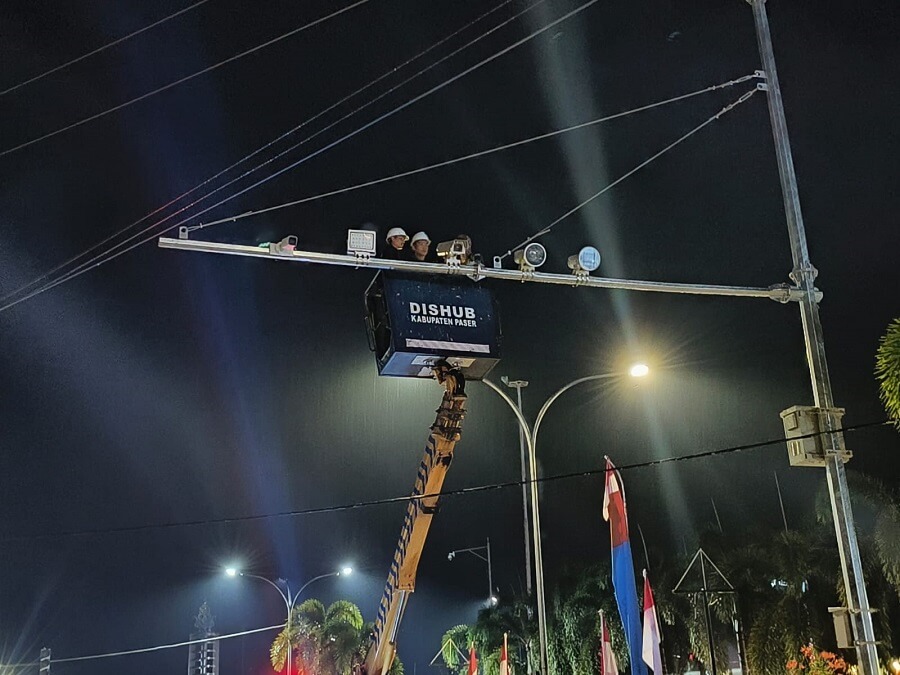 Pemasangan Tiang Traffic Light CCTV E-Tilang 2