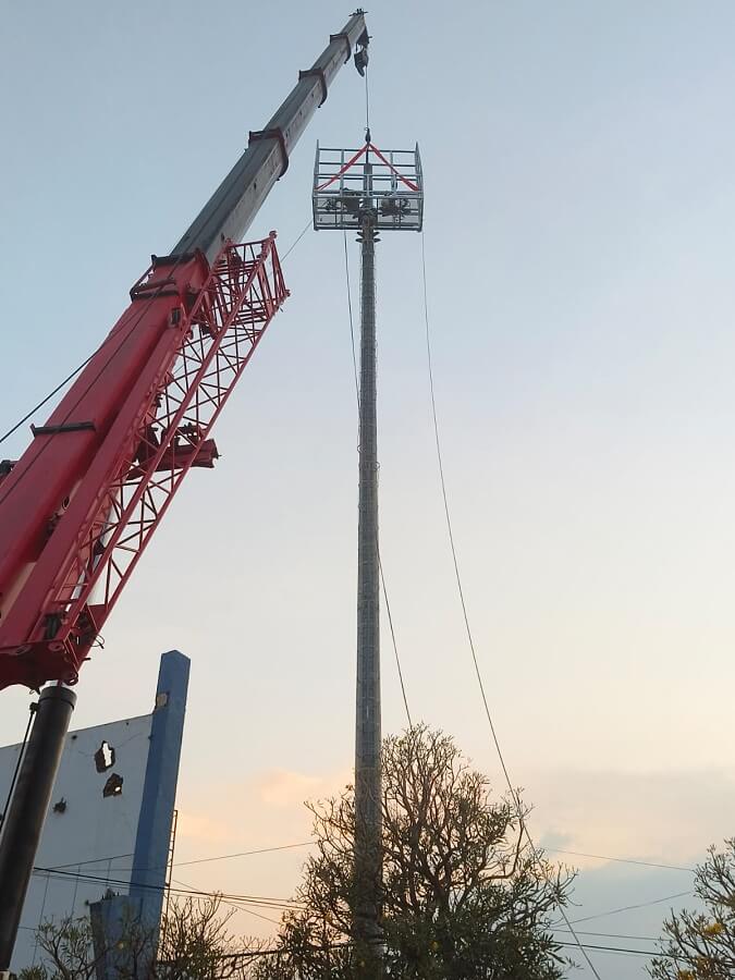 pemasangan tiang highmast stadion